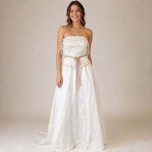 Classics by Eden Wedding Dress Gown Sz 8 Strapless Ivory Lace Beaded Long Train